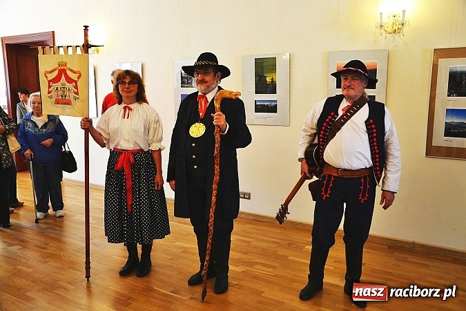 Zdjęcie w galerii na portalu naszraciborz.pl: Symfonia mojego serca - wernisaż fotografii Tomasa Sladecka na zamku  wiadomości z regionu