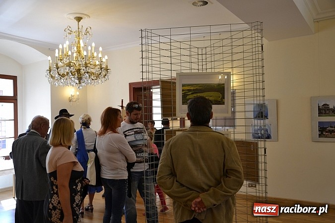 Zdjęcie w galerii na portalu naszraciborz.pl: Symfonia mojego serca - wernisaż fotografii Tomasa Sladecka na zamku  wiadomości z regionu