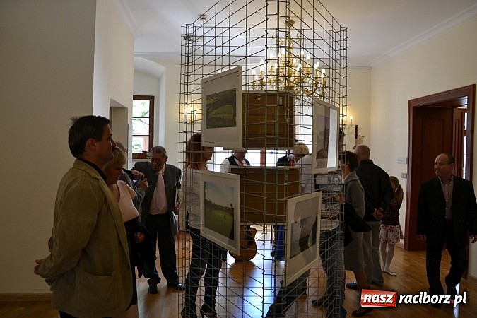 Zdjęcie w galerii na portalu naszraciborz.pl: Symfonia mojego serca - wernisaż fotografii Tomasa Sladecka na zamku  wiadomości z regionu