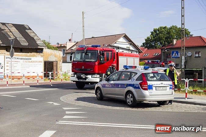 Zdjęcie w galerii na portalu naszraciborz.pl: Cinquecento uderzyło w passata na rondzie przy Mariańskiej wiadomości z regionu
