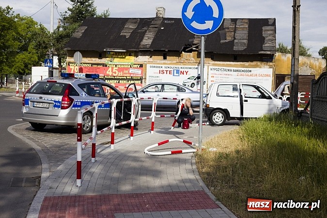 Zdjęcie w galerii na portalu naszraciborz.pl: Cinquecento uderzyło w passata na rondzie przy Mariańskiej wiadomości z regionu