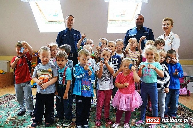 Zdjęcie w galerii na portalu naszraciborz.pl: Policjanci rozmawiali z przedszkolakami o bezpieczeństwie wiadomości z regionu