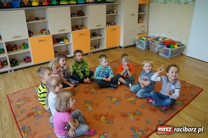 Zdjęcie w galerii na portalu naszraciborz.pl: Policjanci rozmawiali z przedszkolakami o bezpieczeństwie wiadomości z regionu