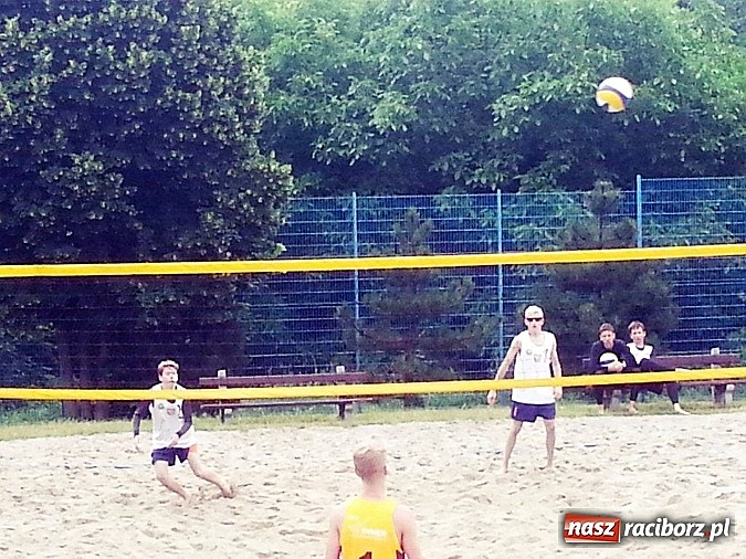 Zdjęcie w galerii na portalu naszraciborz.pl: ﻿Brązowy medal Mistrzostw Śląska Młodzików w Siatkówce Plażowej dla siatkarzy KS AZS Rafako Racibórz  wiadomości z regionu