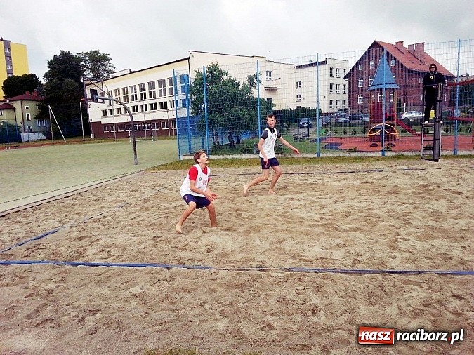 Zdjęcie w galerii na portalu naszraciborz.pl: ﻿Brązowy medal Mistrzostw Śląska Młodzików w Siatkówce Plażowej dla siatkarzy KS AZS Rafako Racibórz  wiadomości z regionu