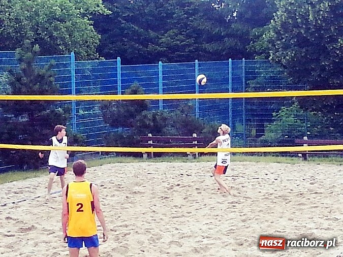Zdjęcie w galerii na portalu naszraciborz.pl: ﻿Brązowy medal Mistrzostw Śląska Młodzików w Siatkówce Plażowej dla siatkarzy KS AZS Rafako Racibórz  wiadomości z regionu