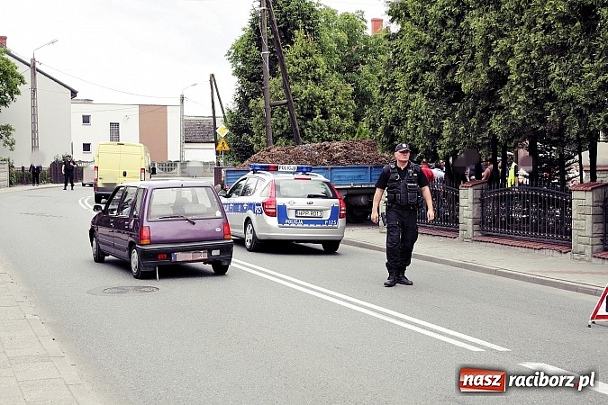 Zdjęcie w galerii na portalu naszraciborz.pl: Racibórz-Sudół. Wjechał traktorem na cudzą posesję wiadomości z regionu