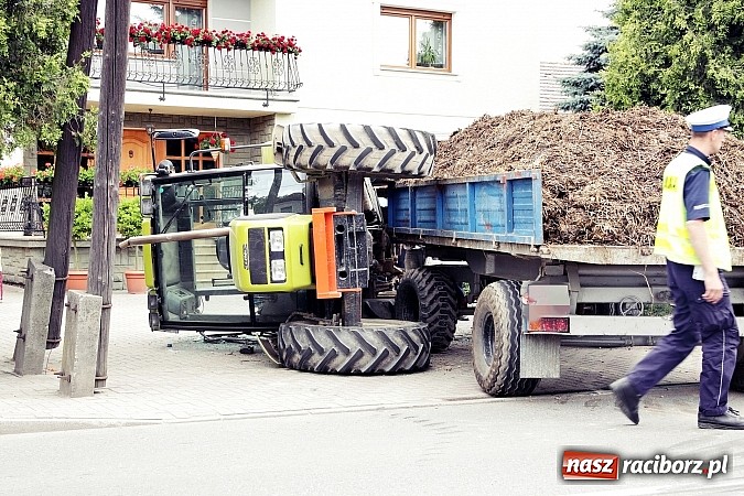 Zdjęcie w galerii na portalu naszraciborz.pl: Racibórz-Sudół. Wjechał traktorem na cudzą posesję wiadomości z regionu