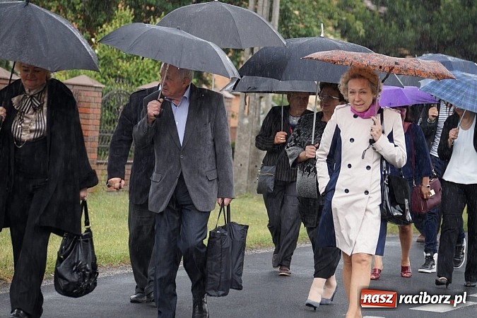 Zdjęcie w galerii na portalu naszraciborz.pl: W Górkach Śl. uczcili ofiary marszu śmierci wiadomości z regionu