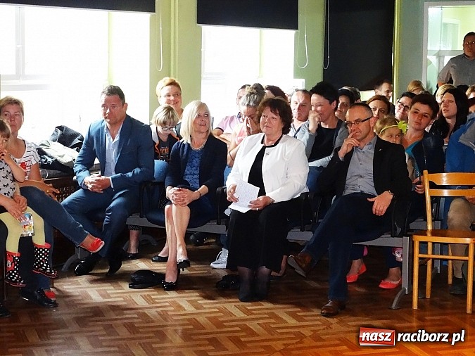 Zdjęcie w galerii na portalu naszraciborz.pl: Koncert Młodzieżowego Domu Kultury dla gości z Walii  wiadomości z regionu