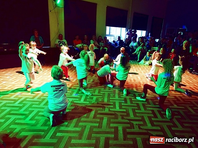 Zdjęcie w galerii na portalu naszraciborz.pl: Koncert Młodzieżowego Domu Kultury dla gości z Walii  wiadomości z regionu