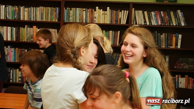 Zdjęcie w galerii na portalu naszraciborz.pl: Uczniowie ZSP 3 zagrali w grę biblioteczną Bractwo PAX  wiadomości z regionu