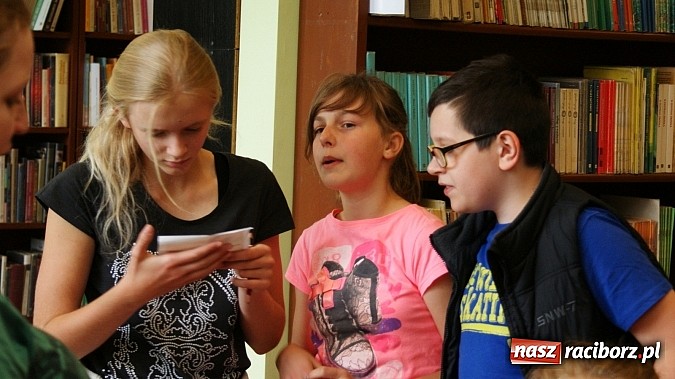 Zdjęcie w galerii na portalu naszraciborz.pl: Uczniowie ZSP 3 zagrali w grę biblioteczną Bractwo PAX  wiadomości z regionu