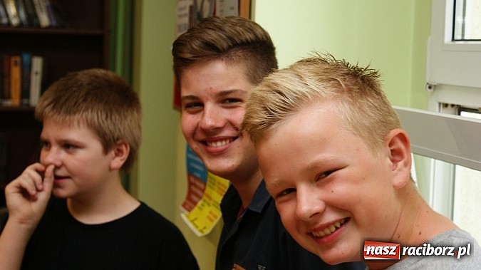 Zdjęcie w galerii na portalu naszraciborz.pl: Uczniowie ZSP 3 zagrali w grę biblioteczną Bractwo PAX  wiadomości z regionu