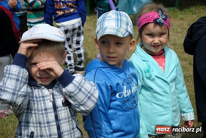 Zdjęcie w galerii na portalu naszraciborz.pl: Wojowie z IX wieku i współczesny strongman na Pikniku Rodzinnym w Kietrzu wiadomości z regionu