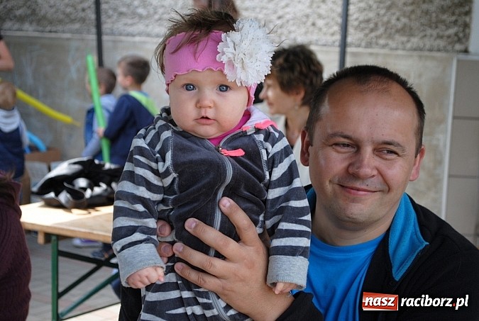 Zdjęcie w galerii na portalu naszraciborz.pl: Wojowie z IX wieku i współczesny strongman na Pikniku Rodzinnym w Kietrzu wiadomości z regionu