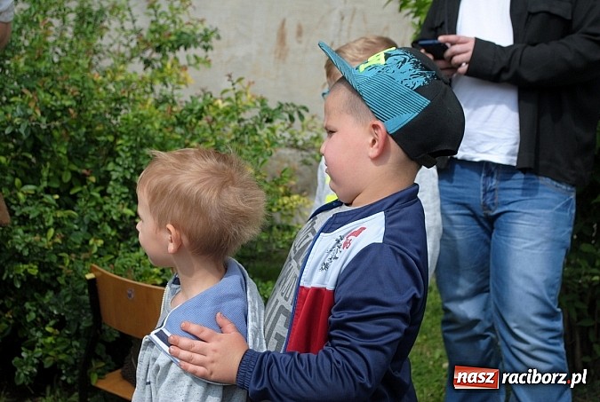 Zdjęcie w galerii na portalu naszraciborz.pl: Wojowie z IX wieku i współczesny strongman na Pikniku Rodzinnym w Kietrzu wiadomości z regionu