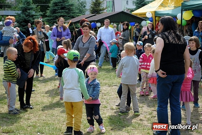 Zdjęcie w galerii na portalu naszraciborz.pl: Wojowie z IX wieku i współczesny strongman na Pikniku Rodzinnym w Kietrzu wiadomości z regionu