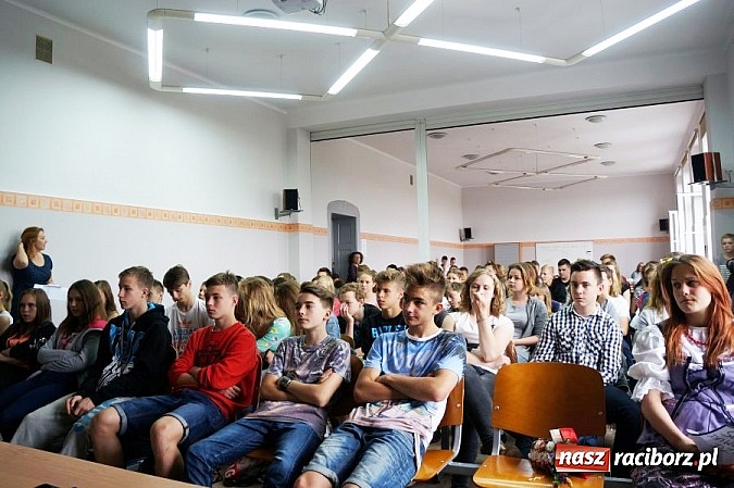 Zdjęcie w galerii na portalu naszraciborz.pl: Cykl spotkań z młodzieżą przed wakacjami wiadomości z regionu
