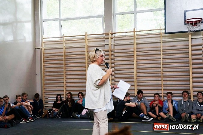 Zdjęcie w galerii na portalu naszraciborz.pl: Cykl spotkań z młodzieżą przed wakacjami wiadomości z regionu