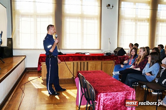 Zdjęcie w galerii na portalu naszraciborz.pl: Cykl spotkań z młodzieżą przed wakacjami wiadomości z regionu