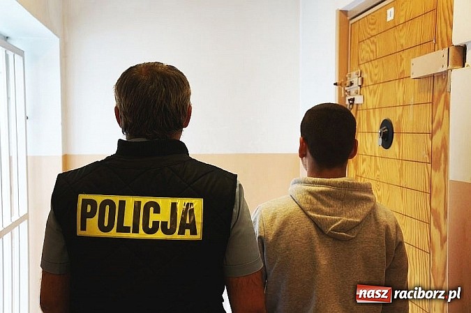 Zdjęcie w galerii na portalu naszraciborz.pl: Sześciu zatrzymanych usłyszało dwadzieścia zarzutów wiadomości z regionu