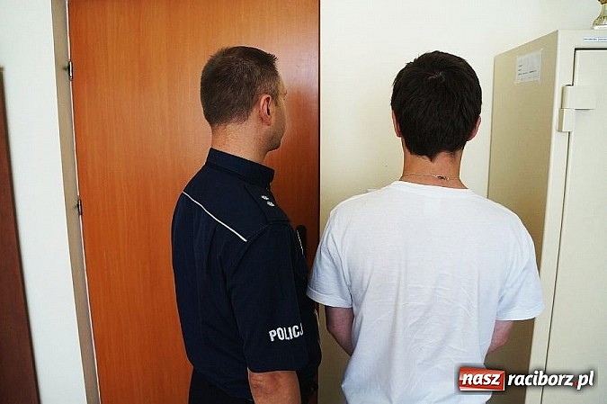 Zdjęcie w galerii na portalu naszraciborz.pl: Sześciu zatrzymanych usłyszało dwadzieścia zarzutów wiadomości z regionu