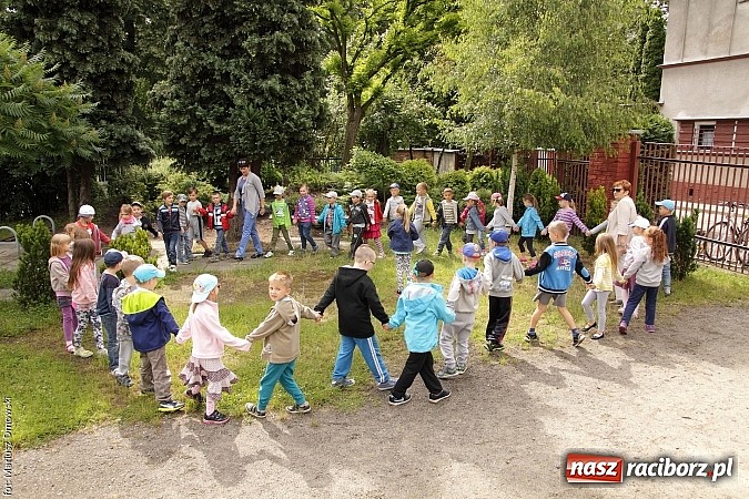 Zdjęcie w galerii na portalu naszraciborz.pl: Wakacyjne czytanie z ZSZ  wiadomości z regionu