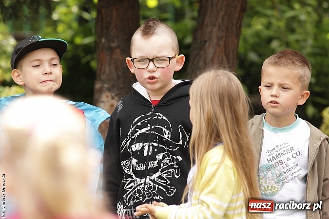 Zdjęcie w galerii na portalu naszraciborz.pl: Wakacyjne czytanie z ZSZ  wiadomości z regionu