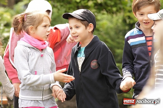 Zdjęcie w galerii na portalu naszraciborz.pl: Wakacyjne czytanie z ZSZ  wiadomości z regionu