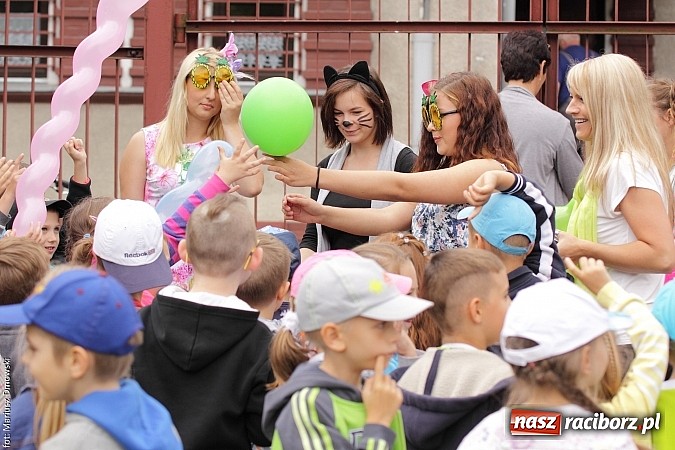 Zdjęcie w galerii na portalu naszraciborz.pl: Wakacyjne czytanie z ZSZ  wiadomości z regionu