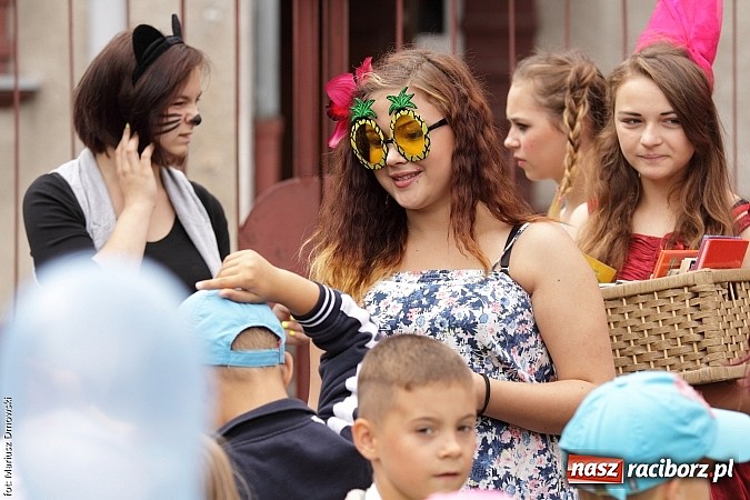 Zdjęcie w galerii na portalu naszraciborz.pl: Wakacyjne czytanie z ZSZ  wiadomości z regionu