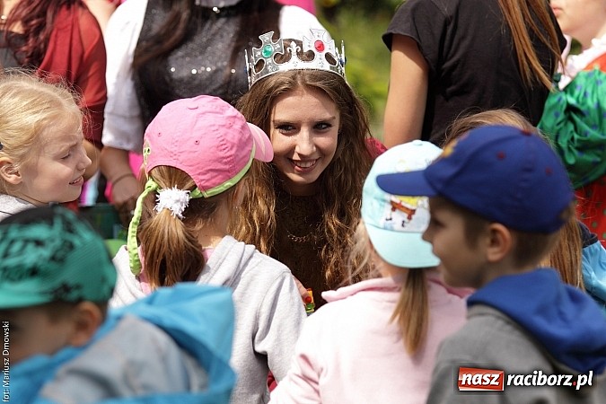 Zdjęcie w galerii na portalu naszraciborz.pl: Wakacyjne czytanie z ZSZ  wiadomości z regionu