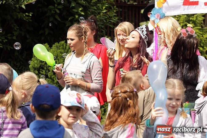 Zdjęcie w galerii na portalu naszraciborz.pl: Wakacyjne czytanie z ZSZ  wiadomości z regionu
