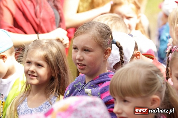 Zdjęcie w galerii na portalu naszraciborz.pl: Wakacyjne czytanie z ZSZ  wiadomości z regionu
