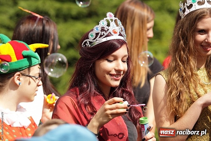 Zdjęcie w galerii na portalu naszraciborz.pl: Wakacyjne czytanie z ZSZ  wiadomości z regionu