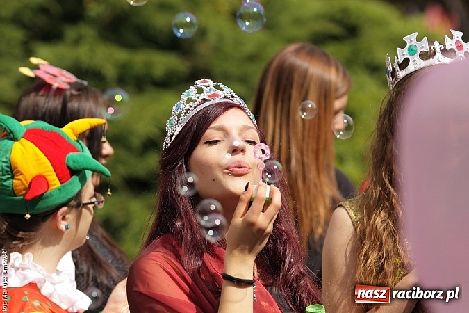 Zdjęcie w galerii na portalu naszraciborz.pl: Wakacyjne czytanie z ZSZ  wiadomości z regionu