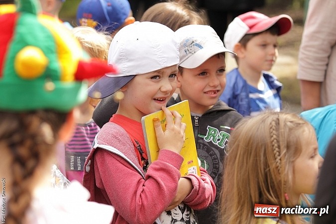 Zdjęcie w galerii na portalu naszraciborz.pl: Wakacyjne czytanie z ZSZ  wiadomości z regionu