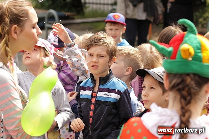 Zdjęcie w galerii na portalu naszraciborz.pl: Wakacyjne czytanie z ZSZ  wiadomości z regionu