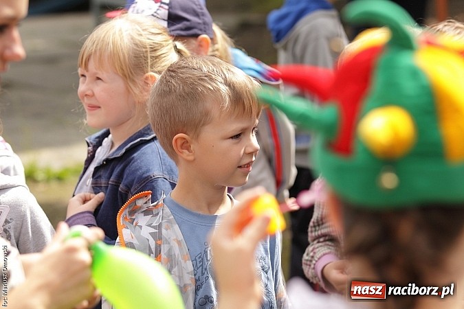 Zdjęcie w galerii na portalu naszraciborz.pl: Wakacyjne czytanie z ZSZ  wiadomości z regionu
