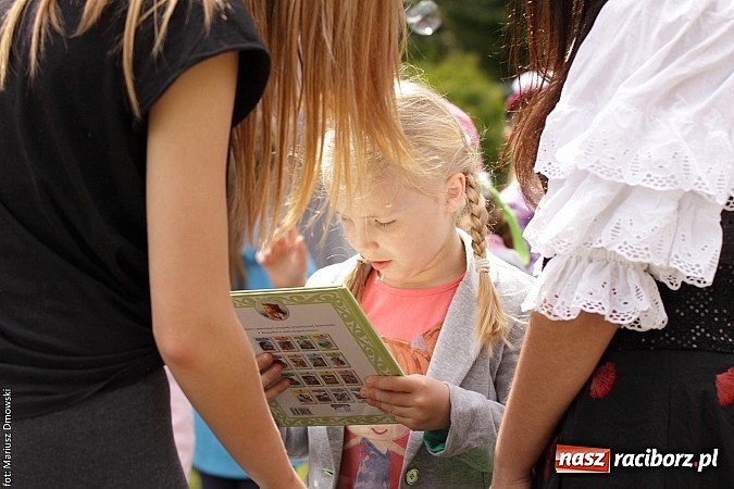 Zdjęcie w galerii na portalu naszraciborz.pl: Wakacyjne czytanie z ZSZ  wiadomości z regionu