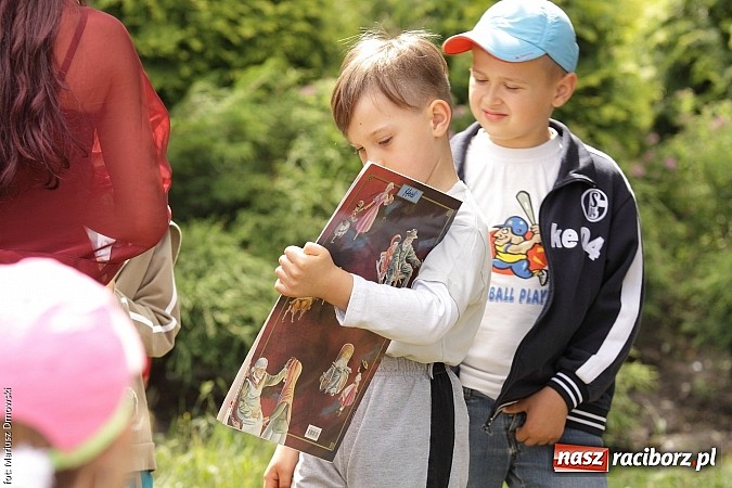 Zdjęcie w galerii na portalu naszraciborz.pl: Wakacyjne czytanie z ZSZ  wiadomości z regionu