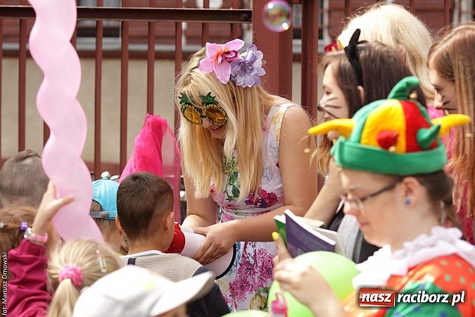 Zdjęcie w galerii na portalu naszraciborz.pl: Wakacyjne czytanie z ZSZ  wiadomości z regionu