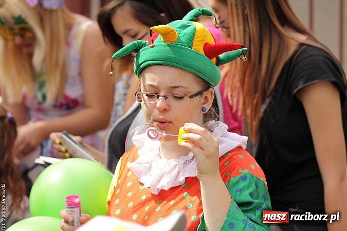 Zdjęcie w galerii na portalu naszraciborz.pl: Wakacyjne czytanie z ZSZ  wiadomości z regionu