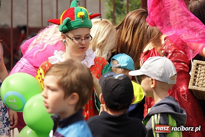 Zdjęcie w galerii na portalu naszraciborz.pl: Wakacyjne czytanie z ZSZ  wiadomości z regionu