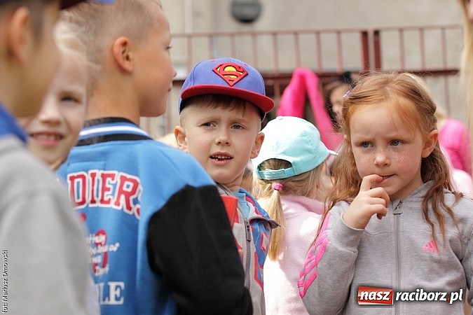 Zdjęcie w galerii na portalu naszraciborz.pl: Wakacyjne czytanie z ZSZ  wiadomości z regionu