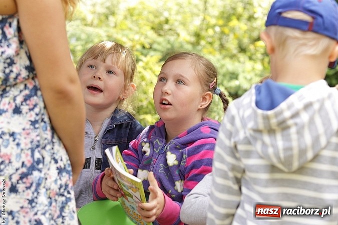 Zdjęcie w galerii na portalu naszraciborz.pl: Wakacyjne czytanie z ZSZ  wiadomości z regionu
