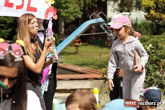Zdjęcie w galerii na portalu naszraciborz.pl: Wakacyjne czytanie z ZSZ  wiadomości z regionu