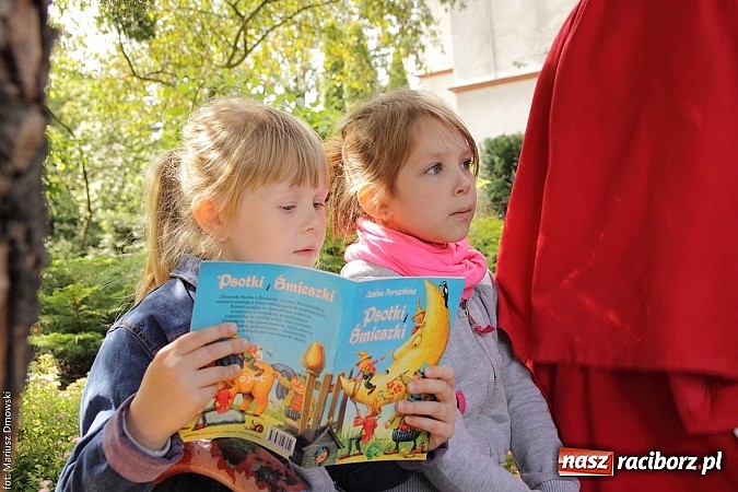 Zdjęcie w galerii na portalu naszraciborz.pl: Wakacyjne czytanie z ZSZ  wiadomości z regionu