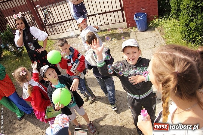 Zdjęcie w galerii na portalu naszraciborz.pl: Wakacyjne czytanie z ZSZ  wiadomości z regionu